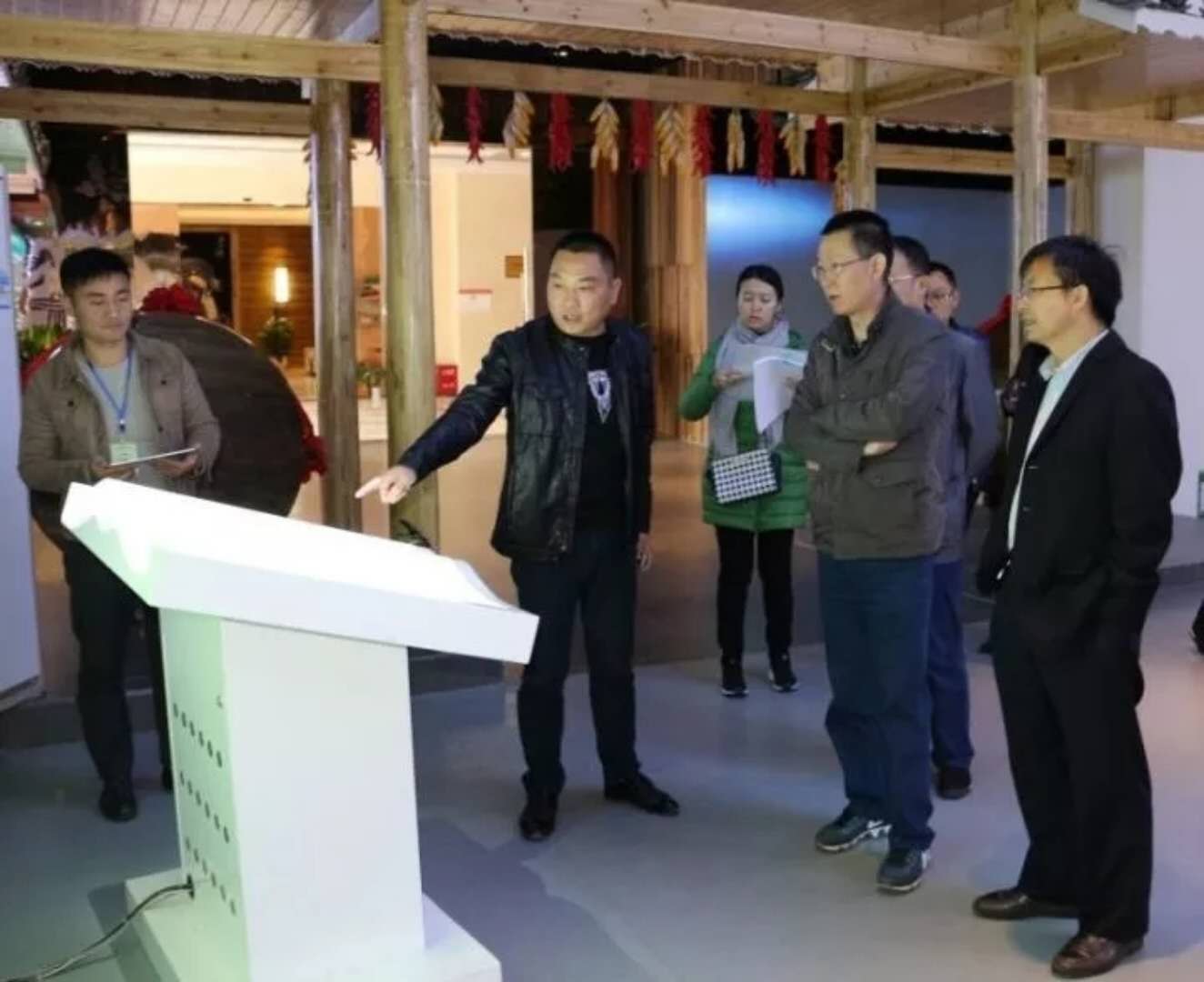 貴州省投資促進(jìn)局副局長(zhǎng)余顯強(qiáng)一行貴州銀田農(nóng)產(chǎn)品物流園就項(xiàng)目投...